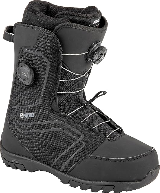 Nitro Sentinel Boa snowboard boot in true black with two BOA dials